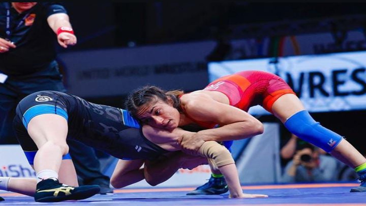 Vinesh Phogat Disqualified in Olympics game, reason 100gms overweighted in 50kg category